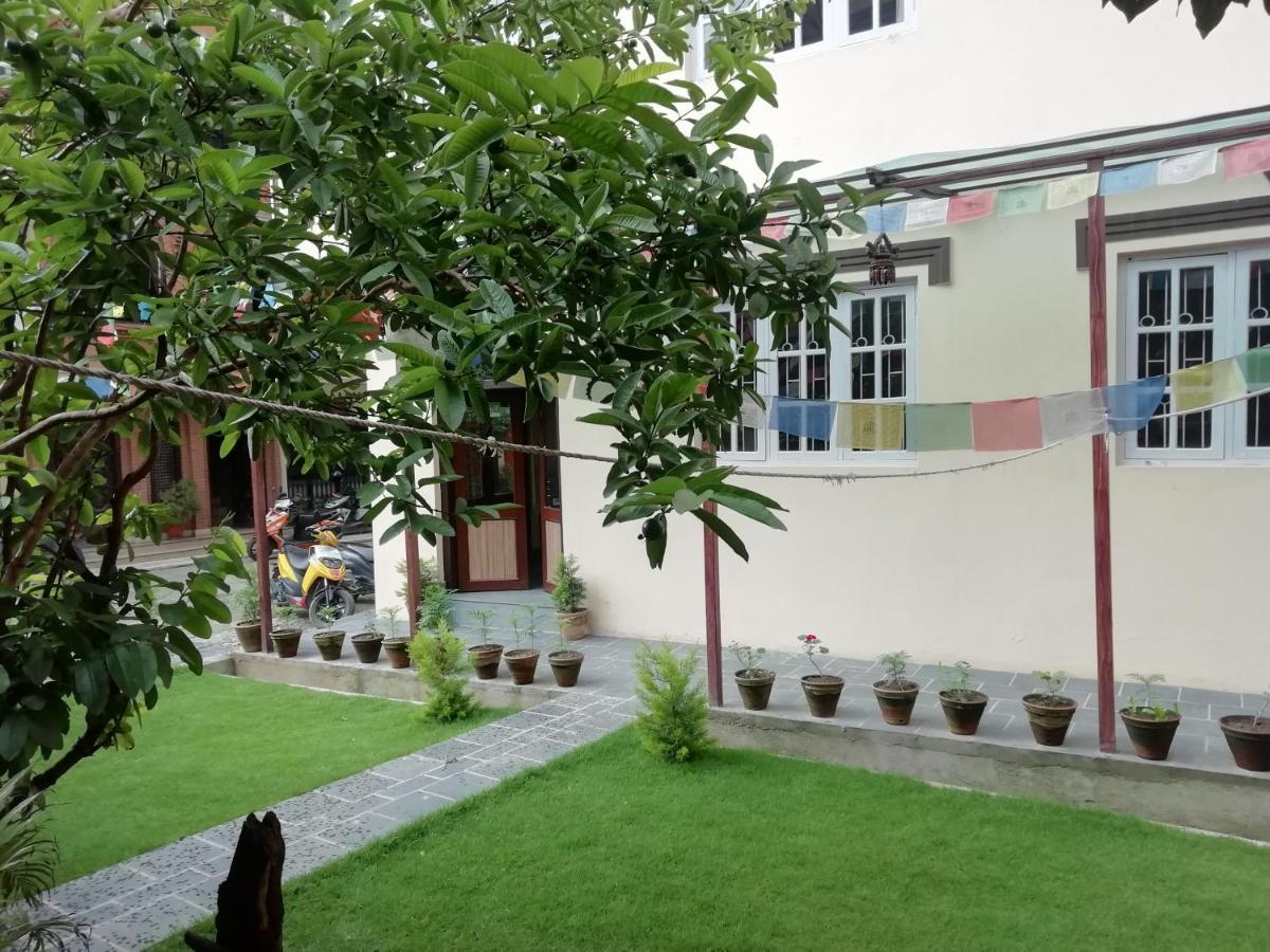 Hotel Chhimeki Katmandú Exterior foto